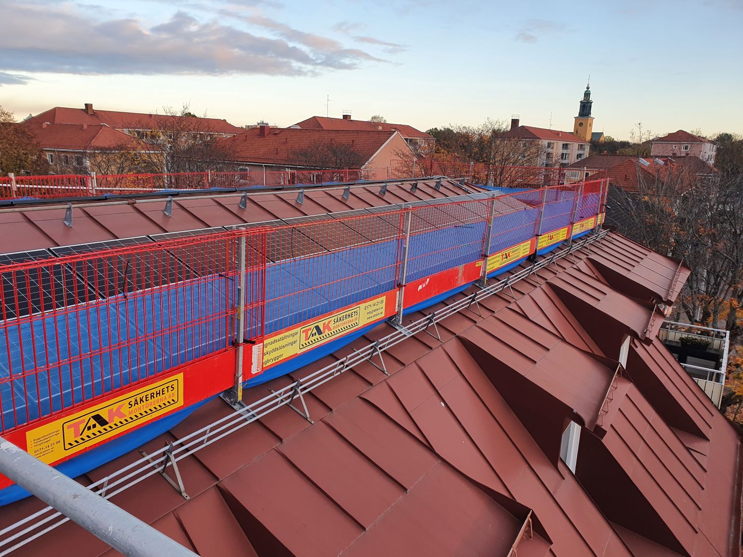 Säkerhetsställning på tak inför montering av solceller